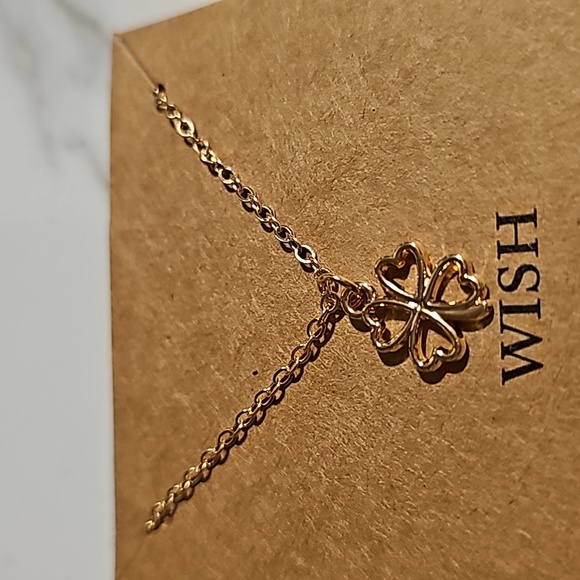 4 Leaf Clover Necklace - Picture 2 of 3